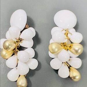 1980’s vintage SET OF 3 dangle drop clip on Earrings and matching necklace